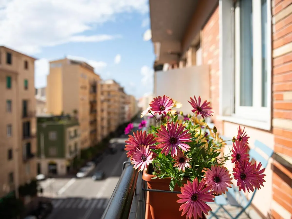 Guest house Thanit Rooms Cagliari